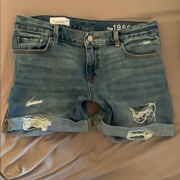 Gap sexy boyfriend shorts. Size 27
